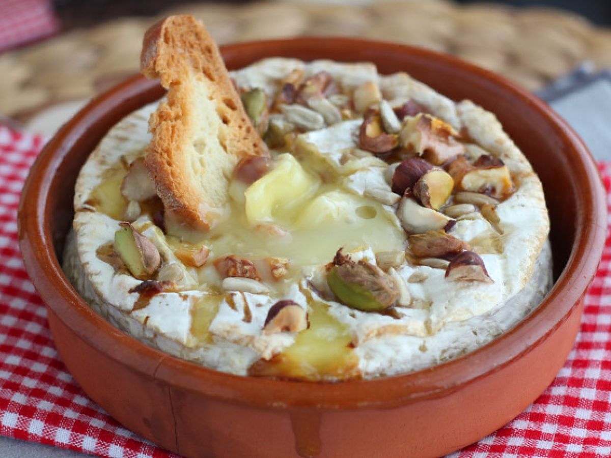 Pieczony camembert z miodem i orzechami włoskimi - zdjęcie 4