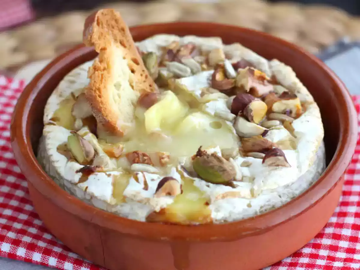 Pieczony camembert z miodem i orzechami włoskimi - zdjęcie 4
