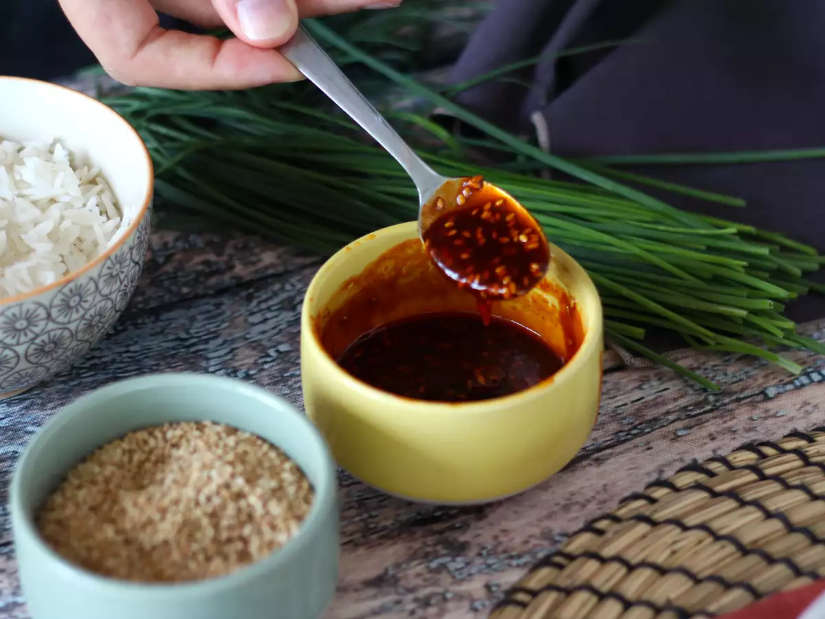 Pikantny koreański sos gochujang do bibimbapu - zdjęcie 3