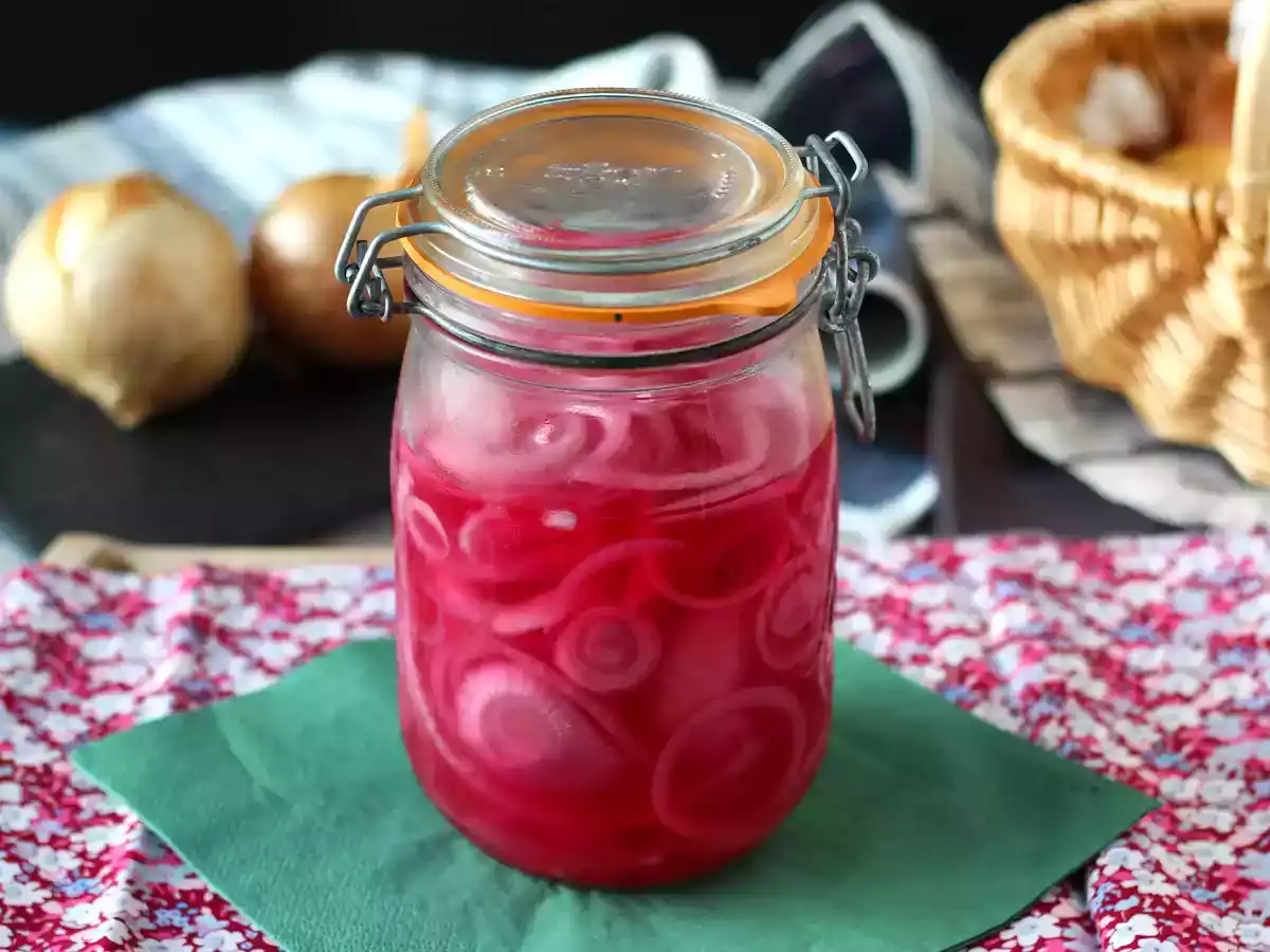 Pikle z czerwonej cebuli, idealne do wzbogacenia dań! - zdjęcie 5