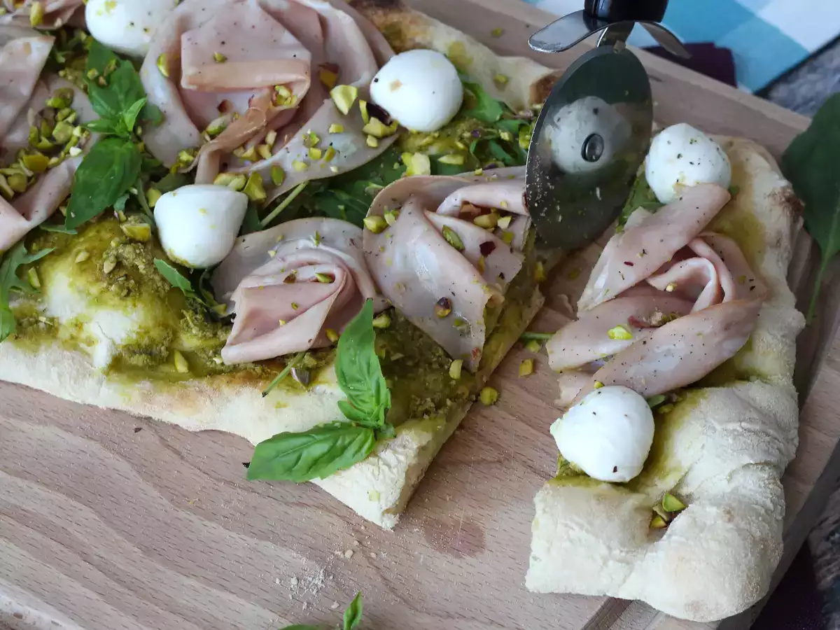 Pinsa z pesto i mortadelą, gotowa w 10 minut! - zdjęcie 6