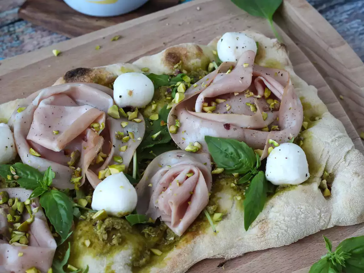 Pinsa z pesto i mortadelą, gotowa w 10 minut! - zdjęcie 7