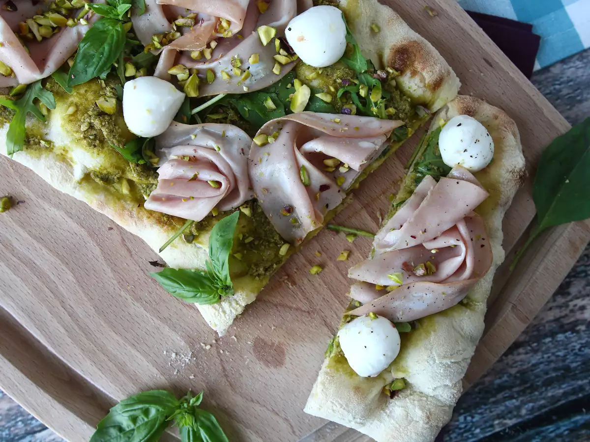 Pinsa z pesto i mortadelą, gotowa w 10 minut! - zdjęcie 8