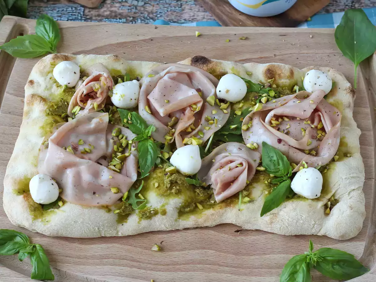 Pinsa z pesto i mortadelą, gotowa w 10 minut! - zdjęcie 7
