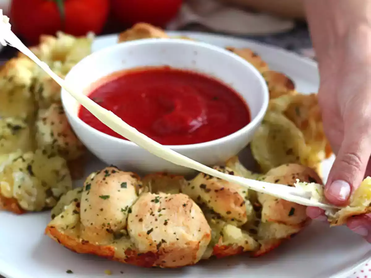 Pizza nadziewana mozzarellą