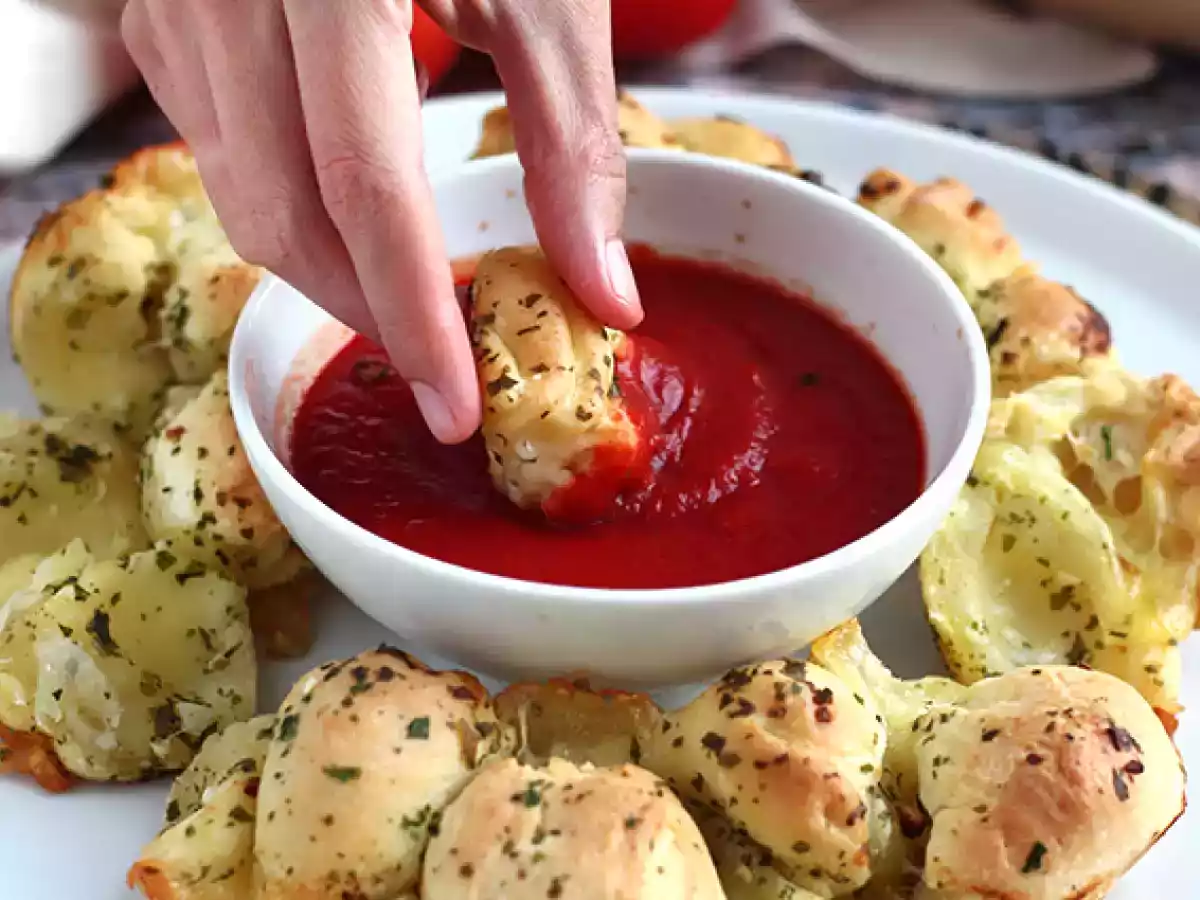 Pizza nadziewana mozzarellą - zdjęcie 3