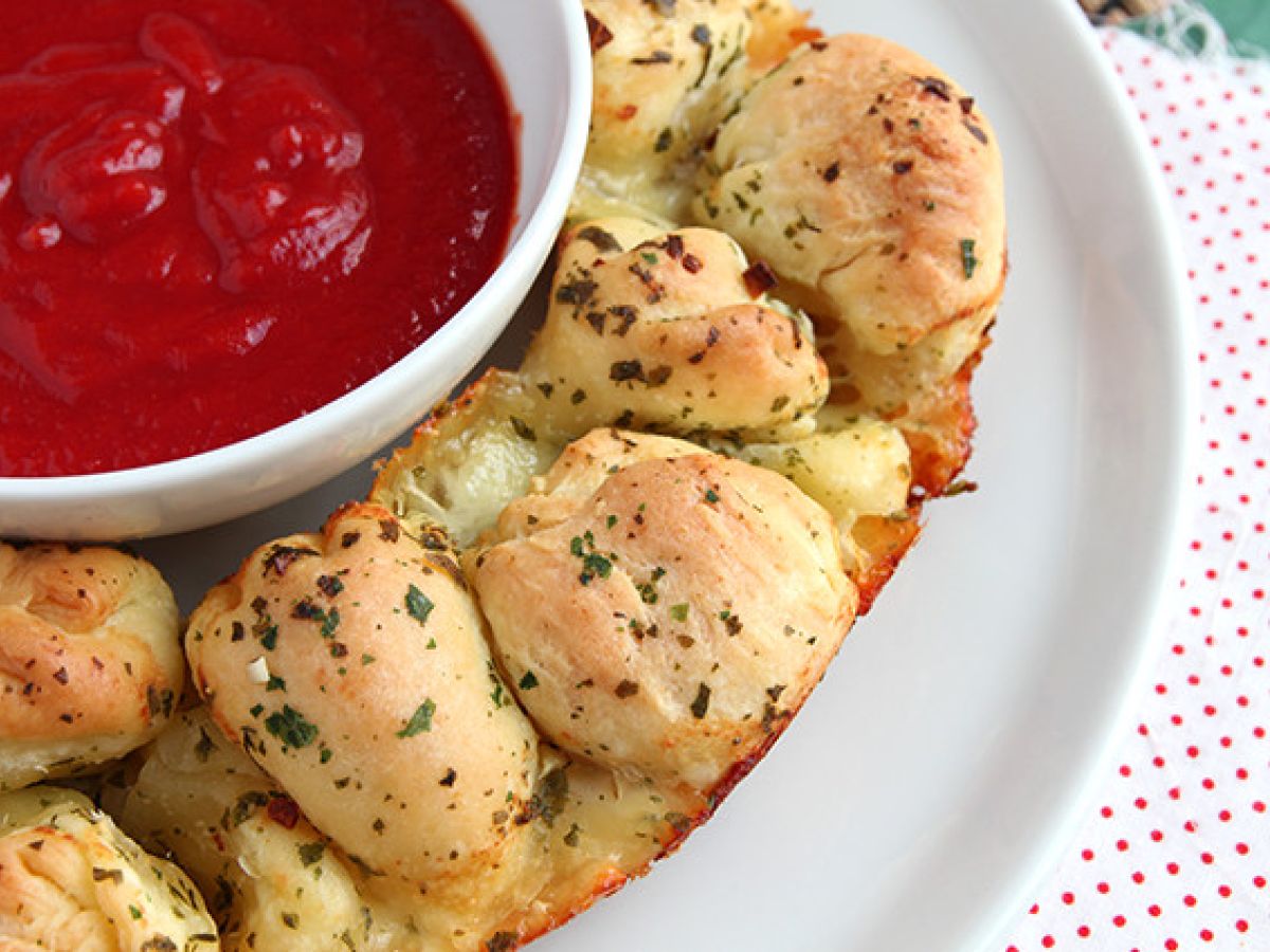 Pizza nadziewana mozzarellą - zdjęcie 4