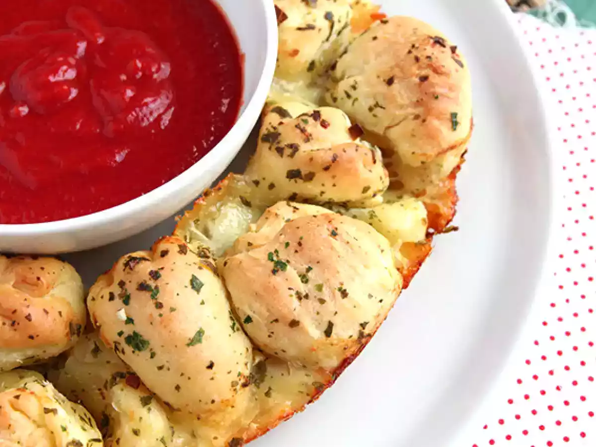 Pizza nadziewana mozzarellą - zdjęcie 4