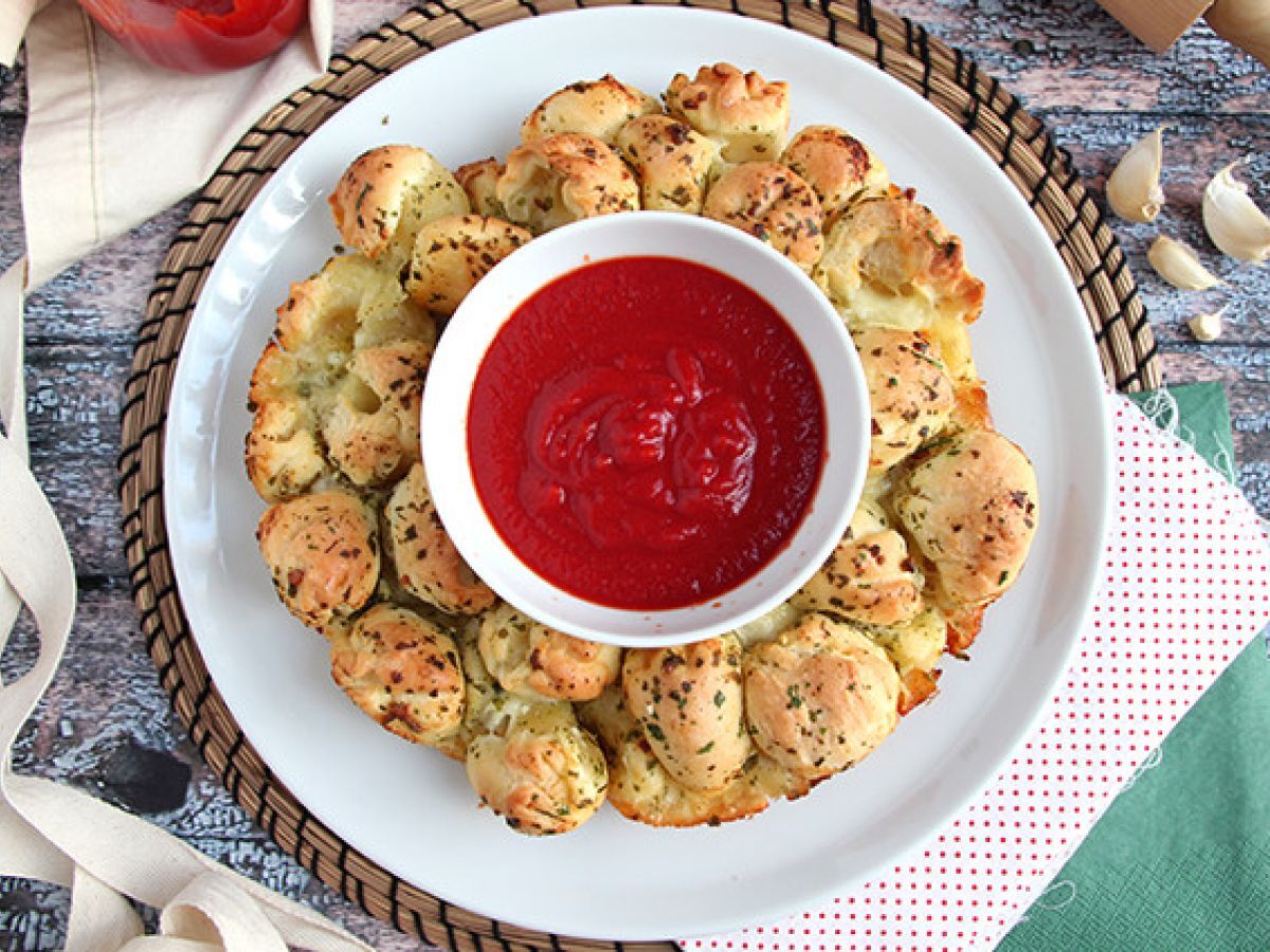 Pizza nadziewana mozzarellą - zdjęcie 5
