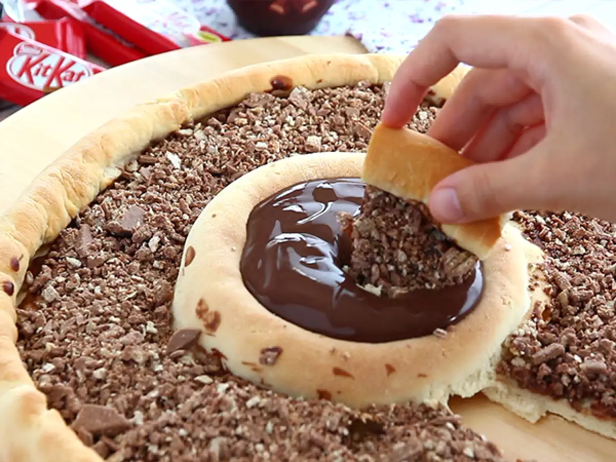 Pizza z batonikami KitKat i czekoladowym deserem Danette - zdjęcie 2