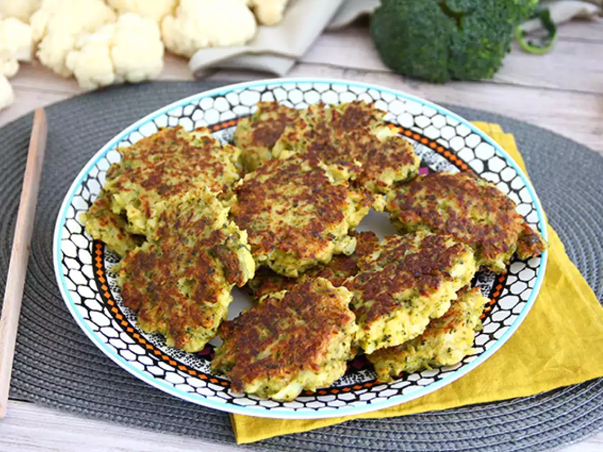 Placki z kalafiora i brokuła z curry