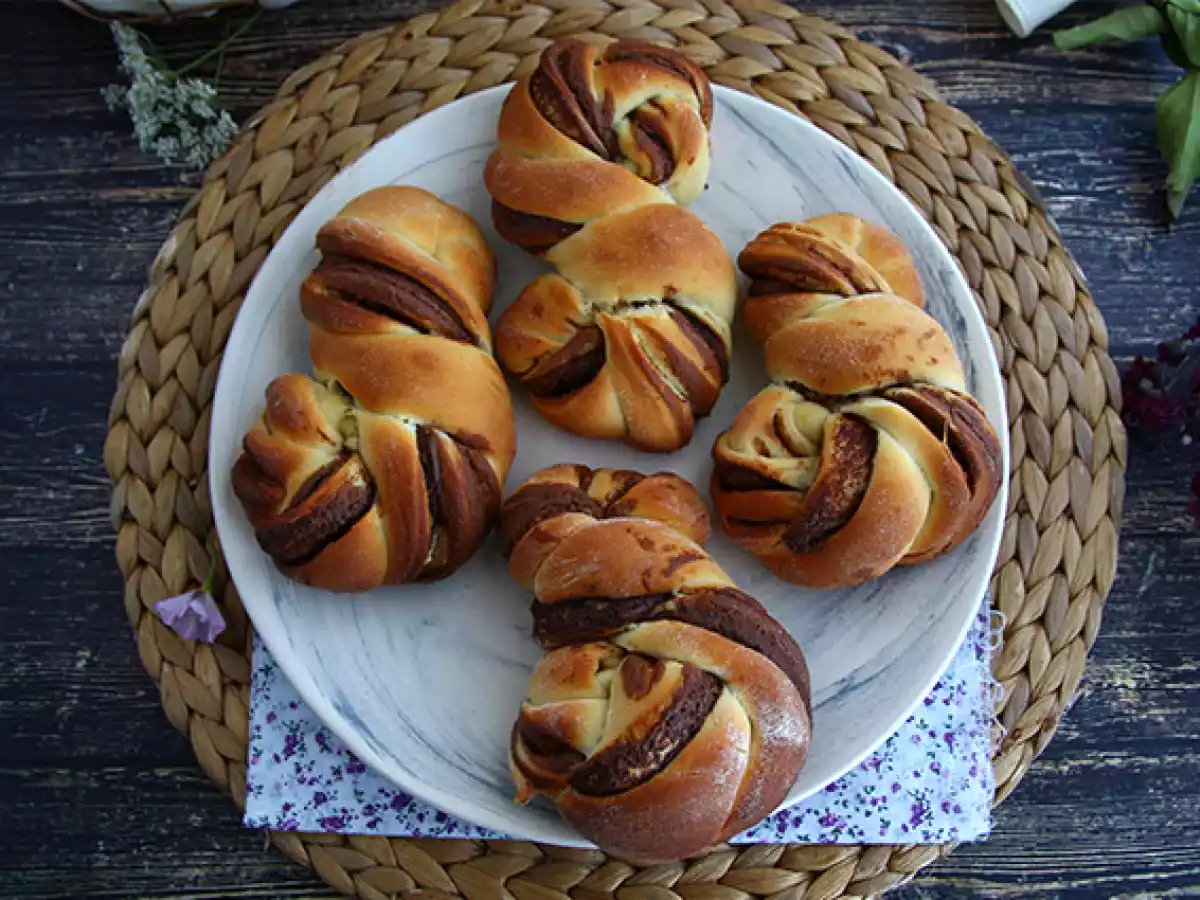 Plecione bułeczki z Nutellą