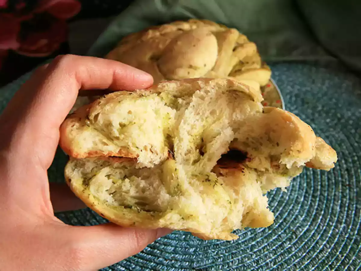 Plecione bułki z zielonym pesto - zdjęcie 2