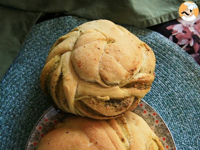 Plecione bułki z zielonym pesto - zdjęcie 3