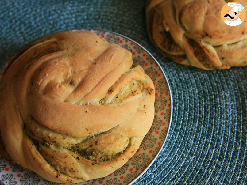 Plecione bułki z zielonym pesto - zdjęcie 4