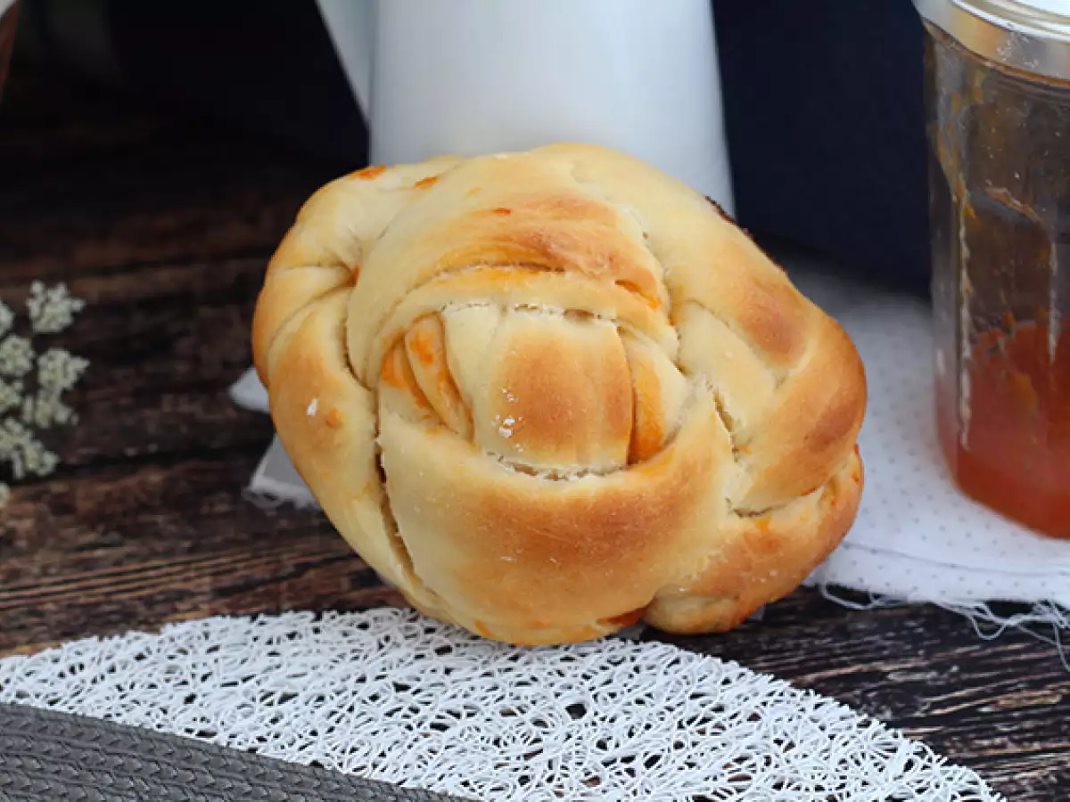 Plecionki drożdżowe z dżemem morelowym - zdjęcie 3