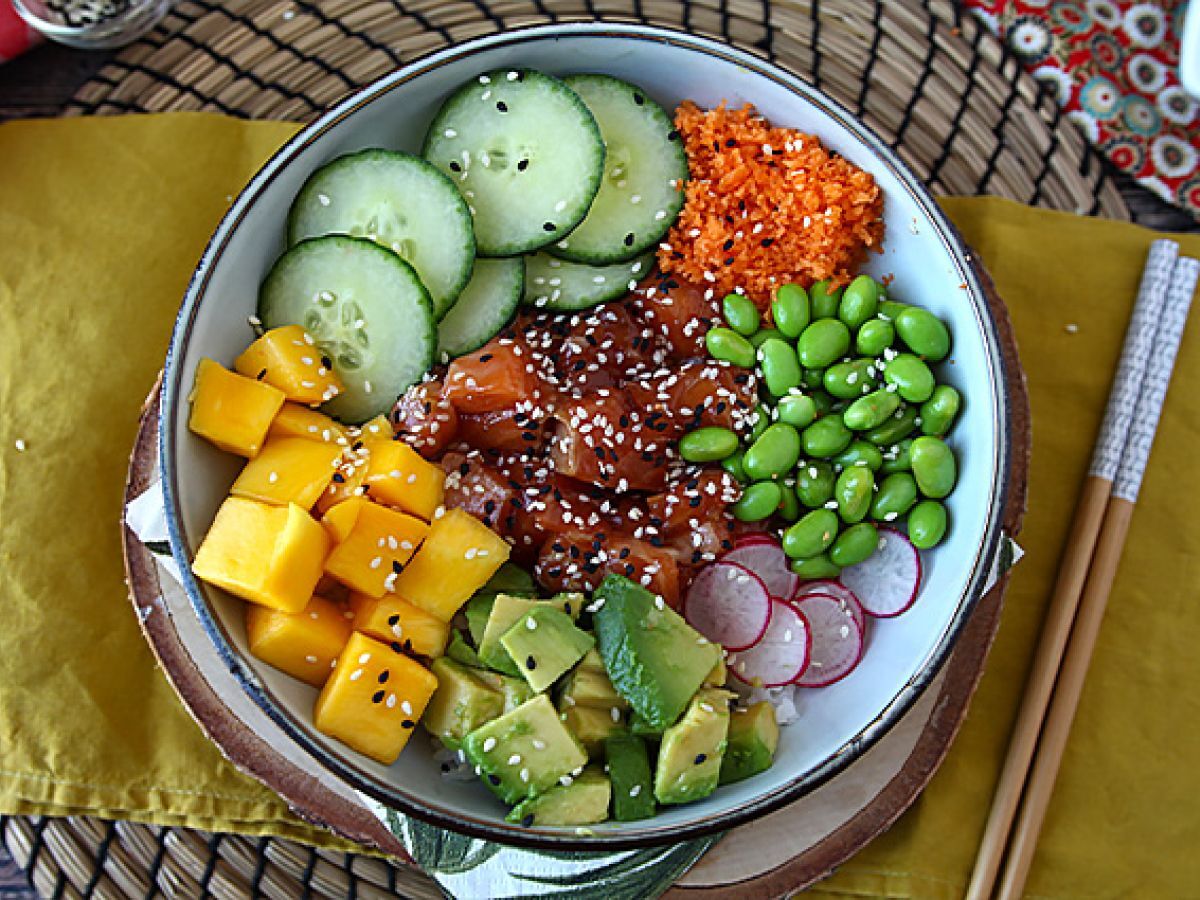 Poké bowl z łososiem - zdjęcie 2
