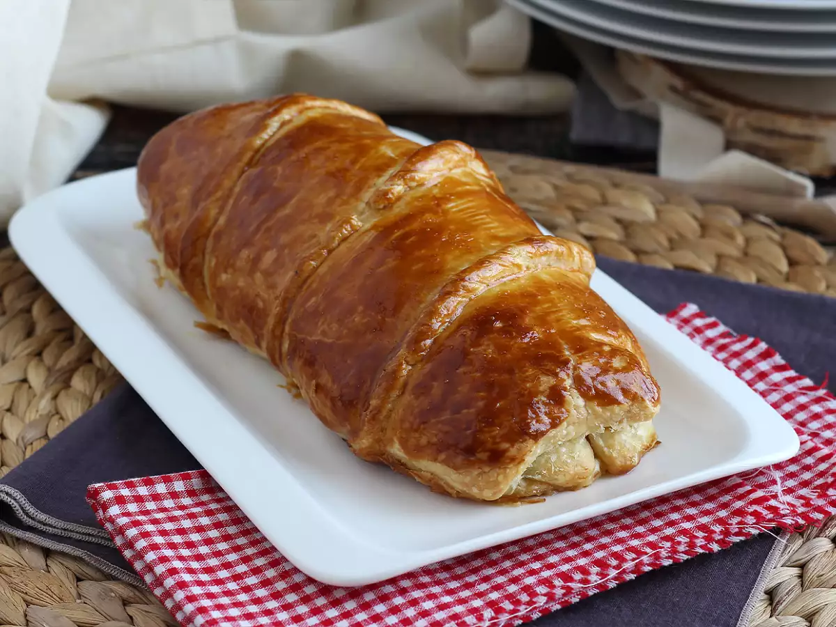 Polędwiczka wieprzowa w cieście francuskim – przepis krok po kroku - zdjęcie 6