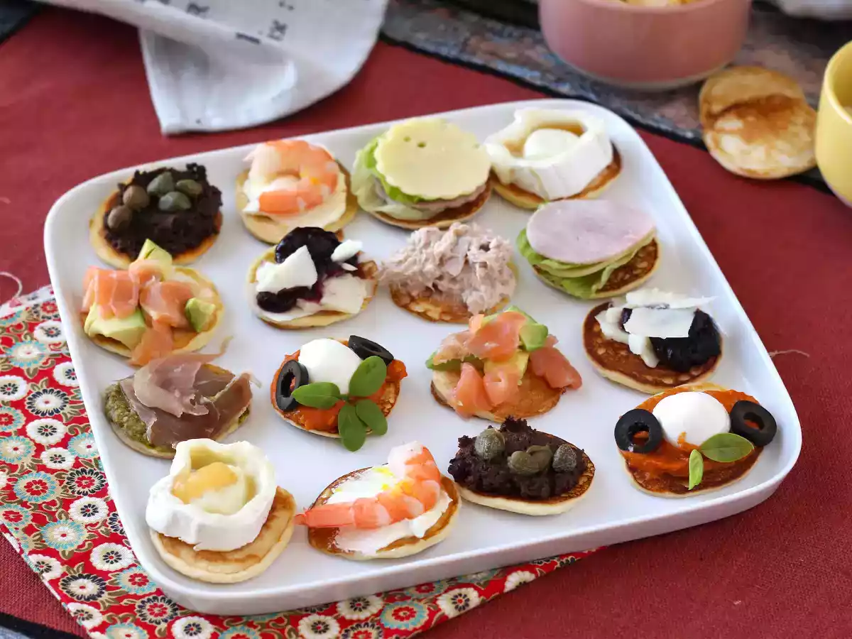 Półmisek blinów z nadzieniami, idealny urozmaicony aperitif na sezon świąteczny - zdjęcie 3