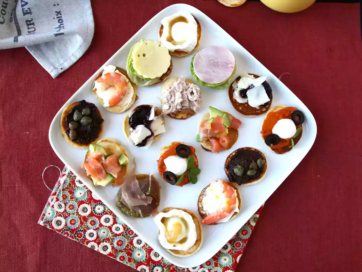 Półmisek blinów z nadzieniami, idealny urozmaicony aperitif na sezon świąteczny - zdjęcie 5