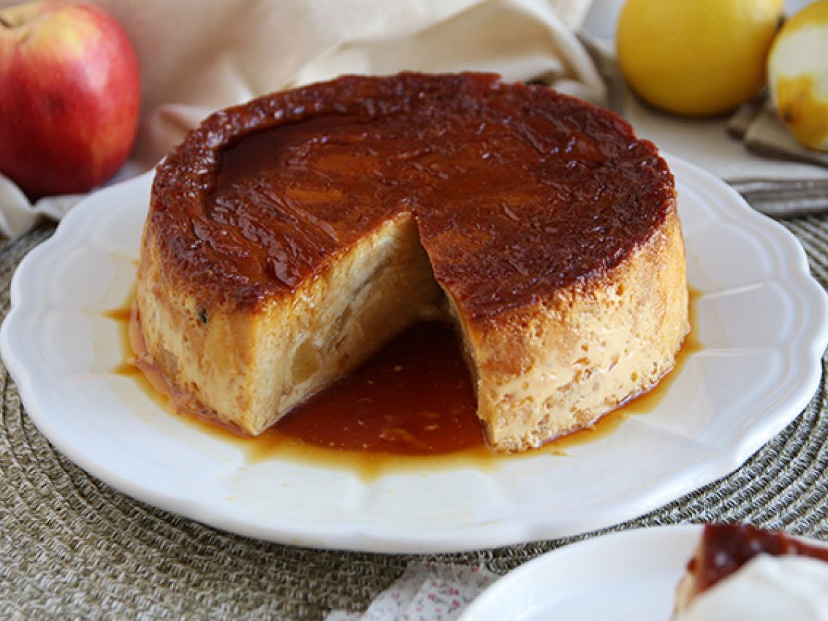 Pudding jabłkowo-karmelowy z rogalikami - zdjęcie 4