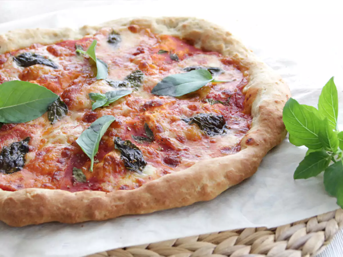 Puszysta pizza Margherita - zdjęcie 2