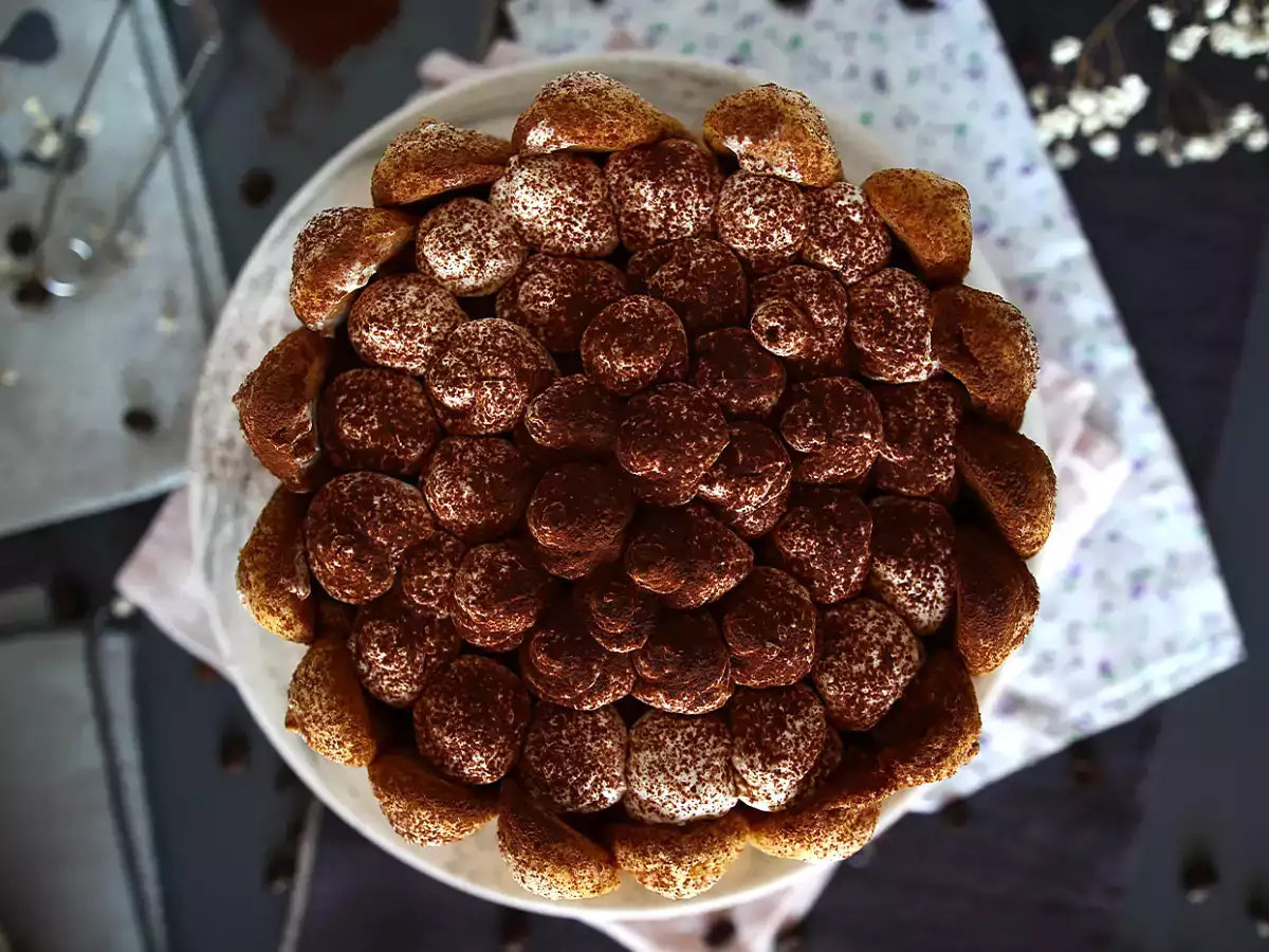 Pyszna charlotte tiramisu bez jajek - zdjęcie 3