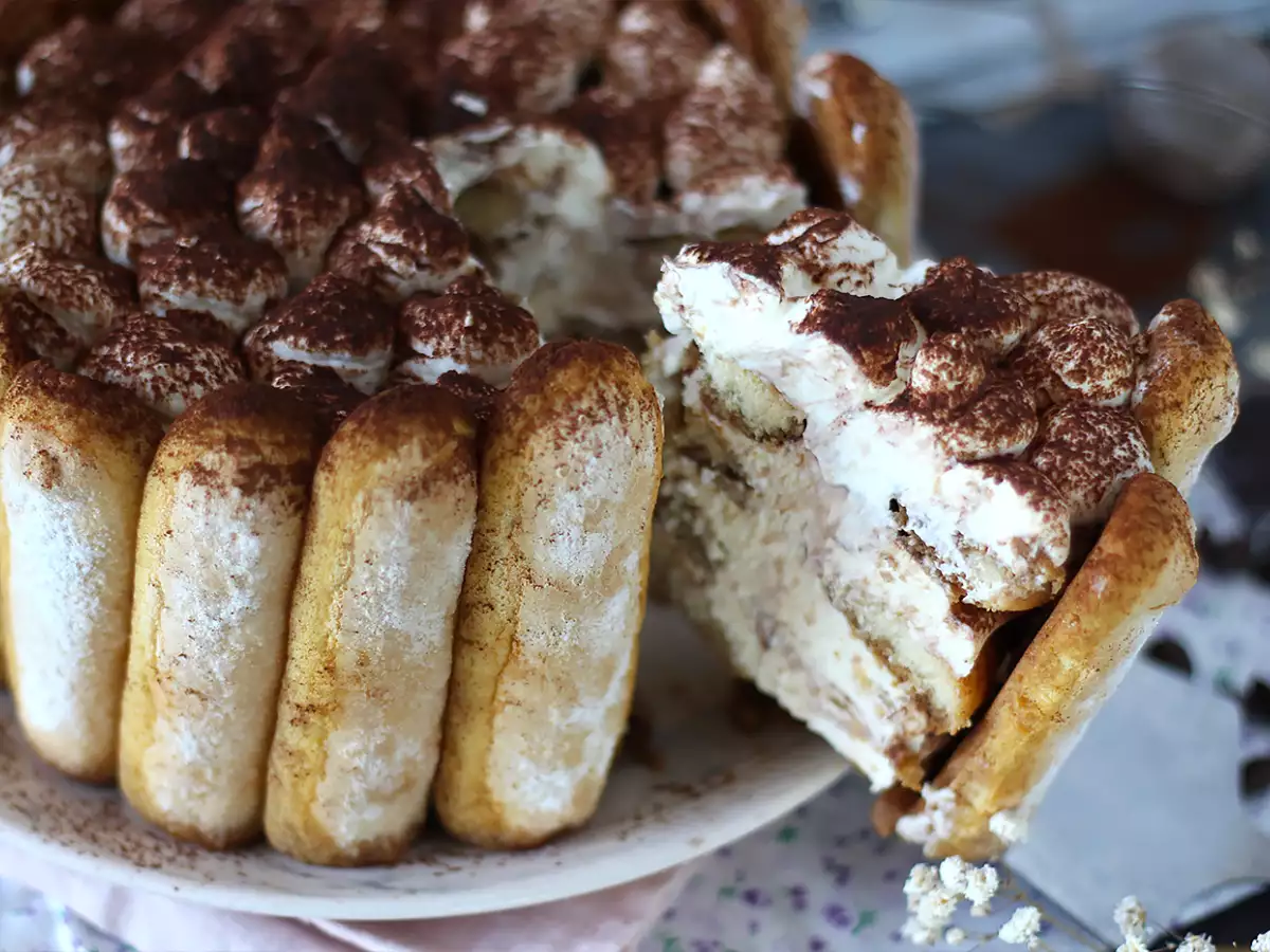 Pyszna charlotte tiramisu bez jajek - zdjęcie 4
