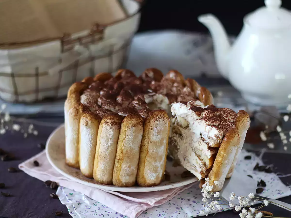 Pyszna charlotte tiramisu bez jajek - zdjęcie 6