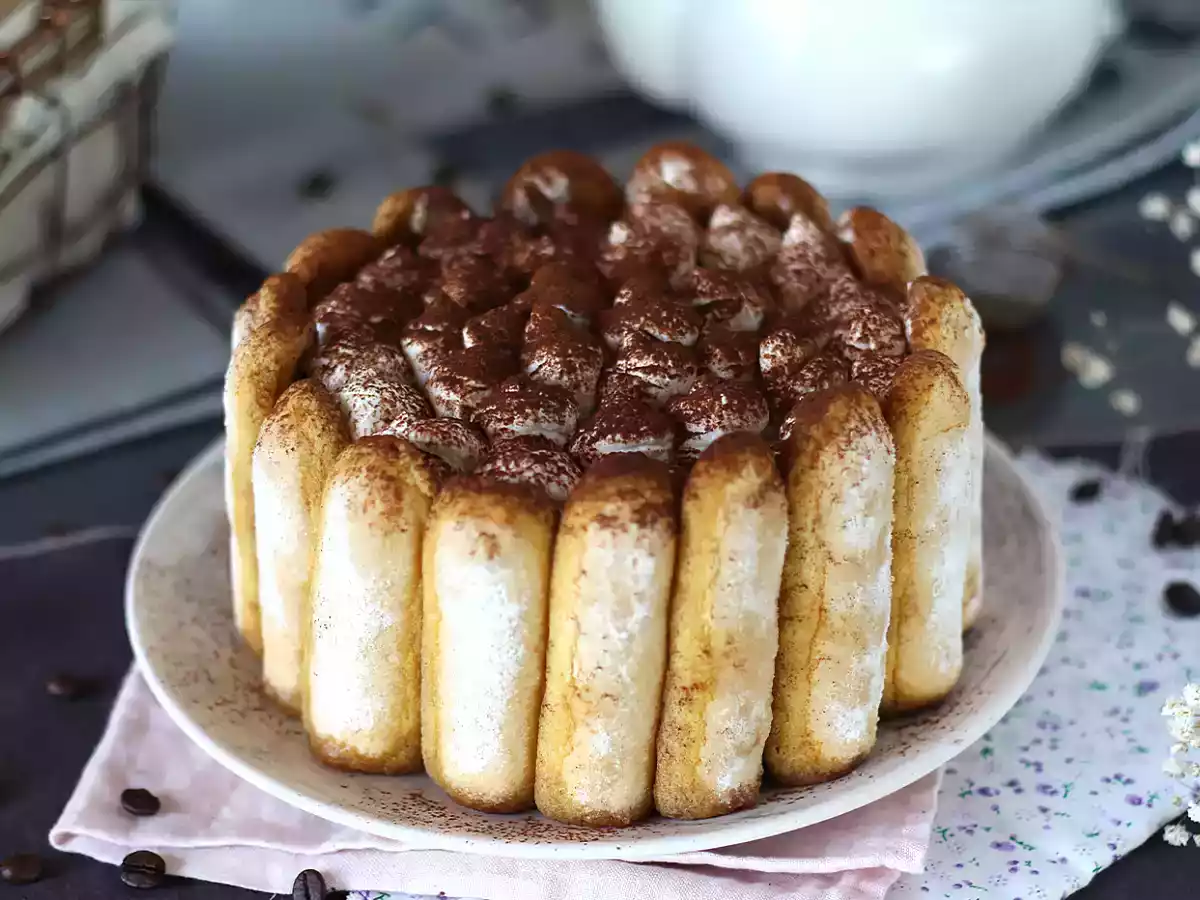 Pyszna charlotte w stylu tiramisu bez jajek - zdjęcie 2