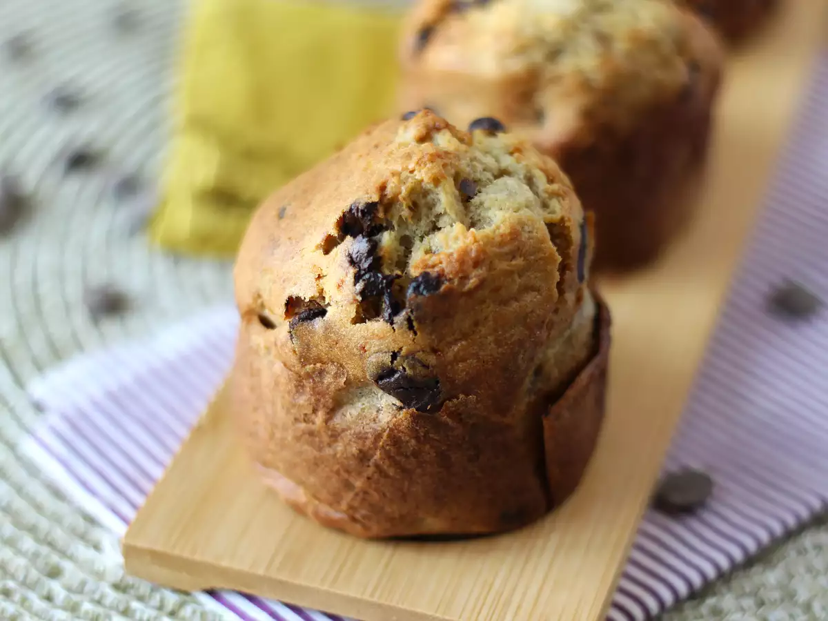 Pyszne muffinki bananowe z kawałkami czekolady - zdjęcie 3