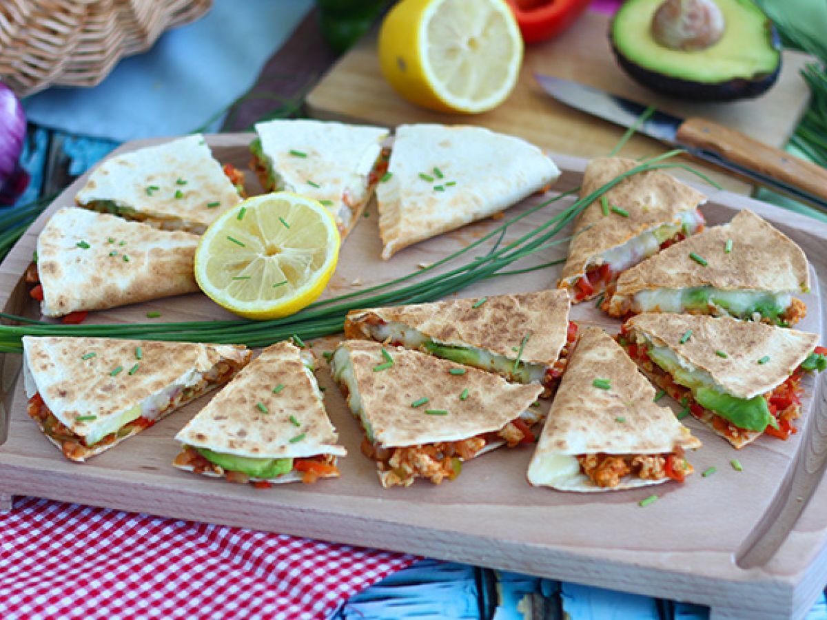 Quesadillas z kurczakiem i awokado