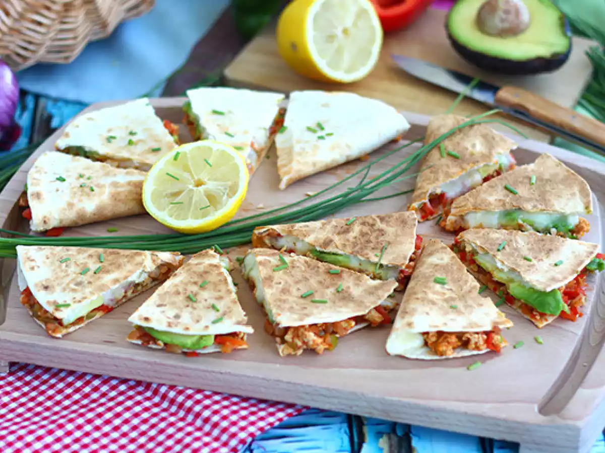 Quesadillas z kurczakiem i awokado