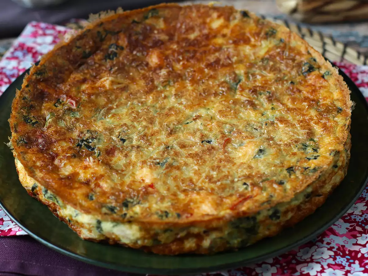 Quiche bez ciasta z łososiem, szpinakiem i serkiem wiejskim - zdjęcie 2