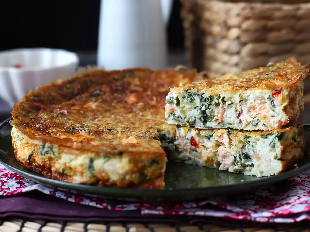 Quiche bez ciasta z łososiem, szpinakiem i serkiem wiejskim - zdjęcie 4