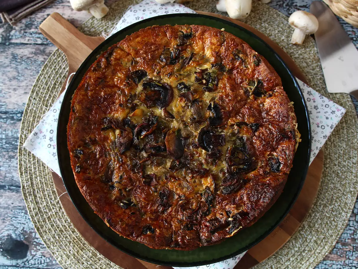 Quiche bez ciasta z pieczarkami, boczkiem i serkiem wiejskim - zdjęcie 2