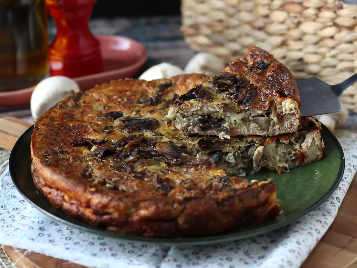 Quiche bez ciasta z pieczarkami, boczkiem i serkiem wiejskim - zdjęcie 5