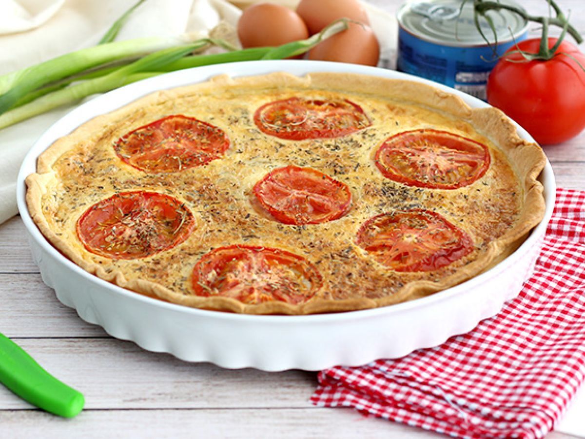 Quiche z tuńczykiem i pomidorami
