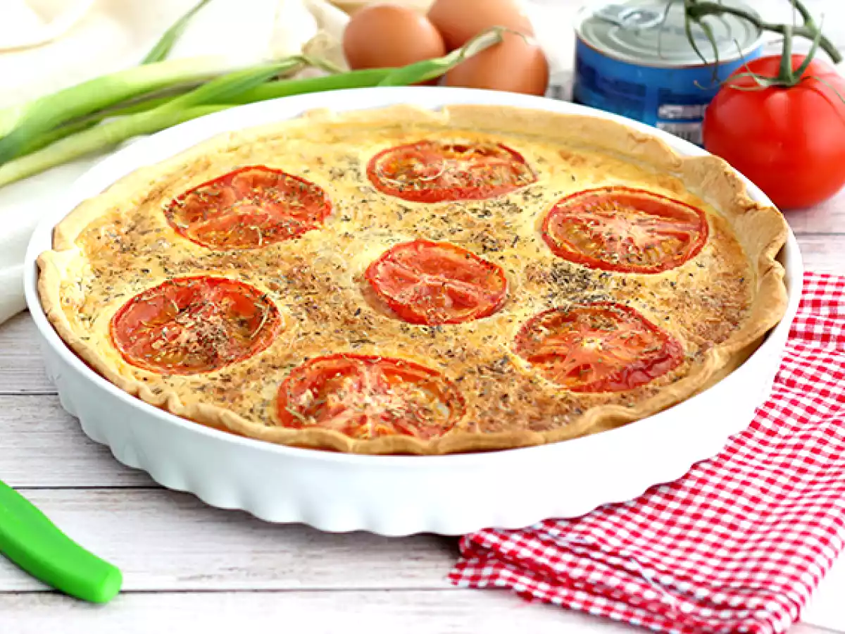 Quiche z tuńczykiem i pomidorami