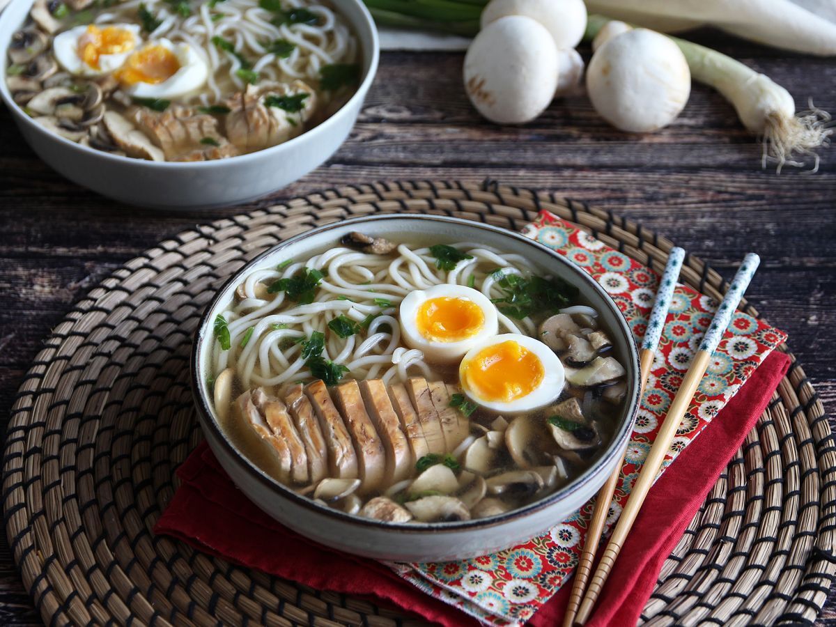Ramen z kurczakiem: prosta wersja tego kultowego azjatyckiego dania! - zdjęcie 4