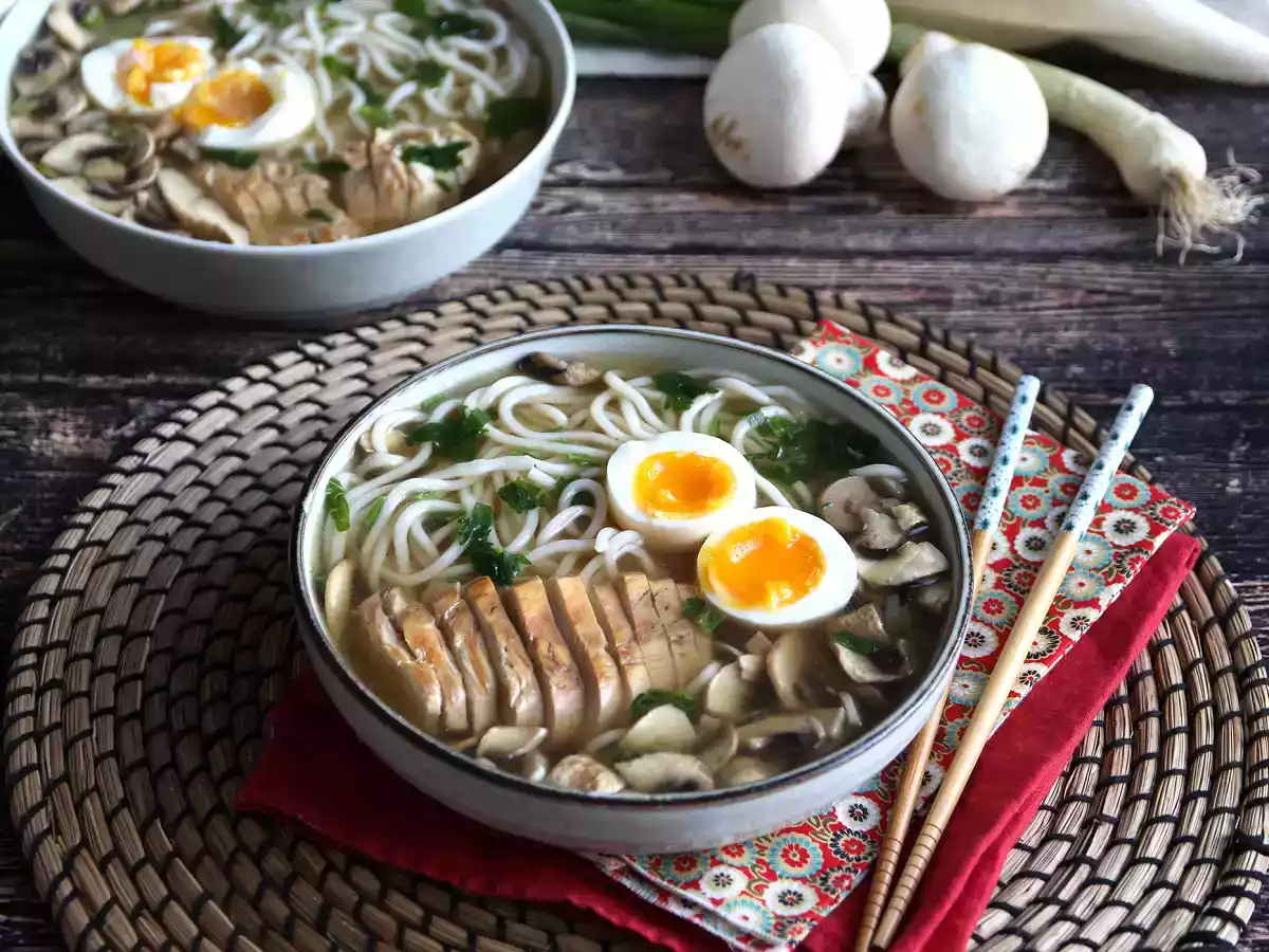 Ramen z kurczakiem: prosta wersja tego kultowego azjatyckiego dania! - zdjęcie 4