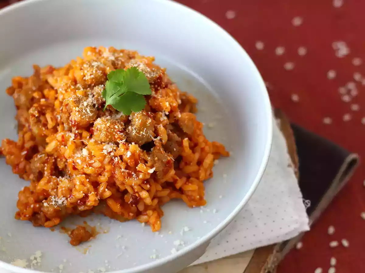 Risotto 'nduja i kiełbasa, pierwsze danie o intensywnym smaku