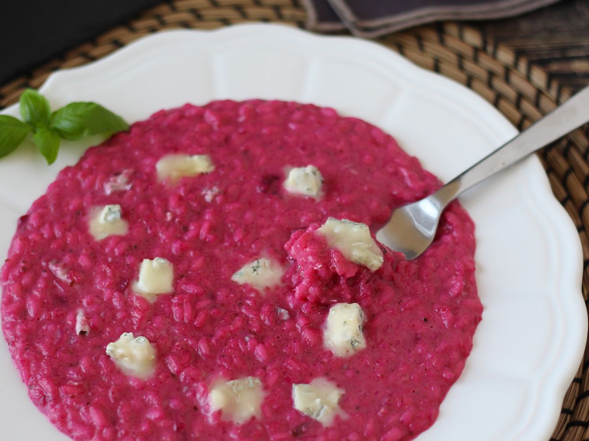Risotto z burakami i gorgonzolą: eksplozja kolorów i intensywnych smaków - zdjęcie 4