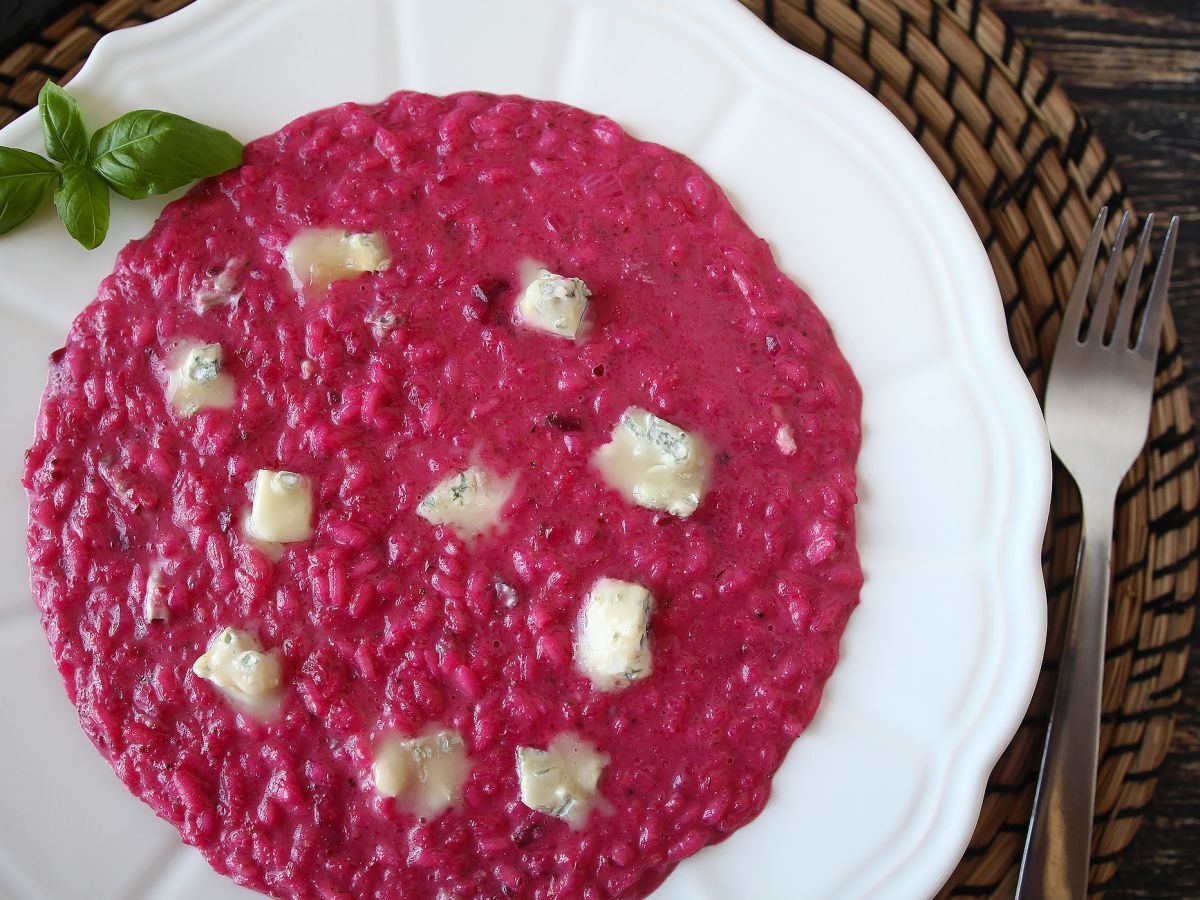 Risotto z burakami i gorgonzolą: eksplozja kolorów i intensywnych smaków - zdjęcie 5