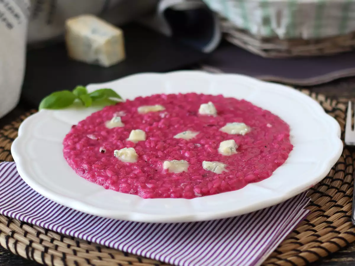 Risotto z burakiem i gorgonzolą: eksplozja kolorów i intensywnych smaków