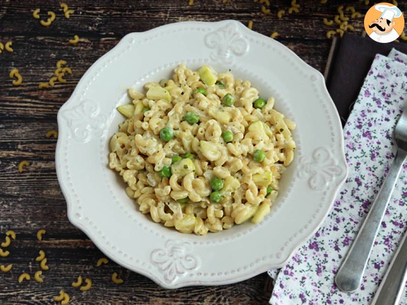 Risotto z coquillettes, groszkiem, cukinią, czosnkiem i serem ziołowym