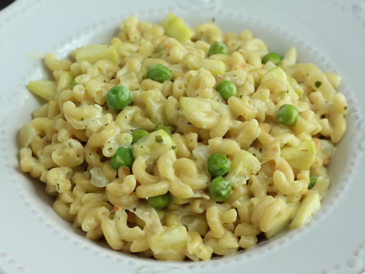Risotto z makaronem coquillettes, groszkiem, cukinią i serkiem czosnkowo-ziołowym - zdjęcie 2