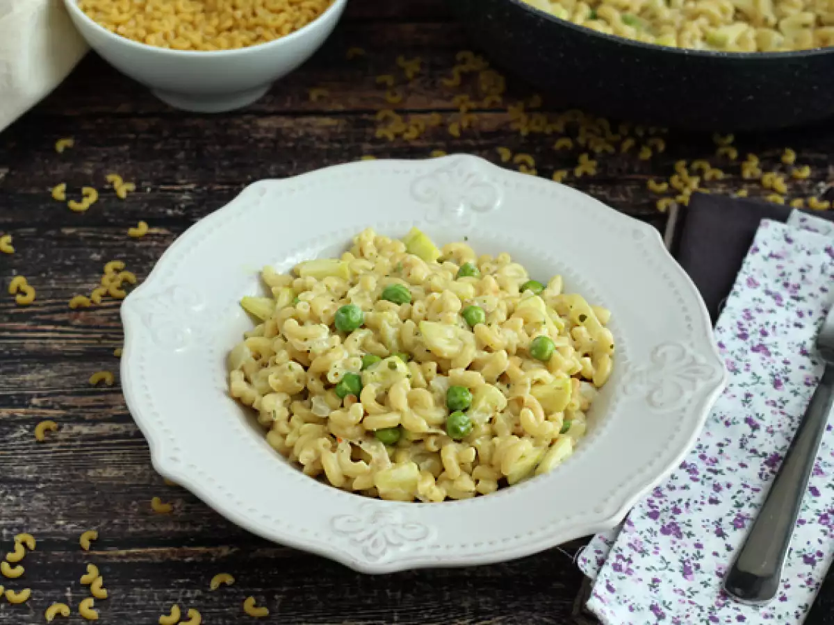 Risotto z makaronem coquillettes, groszkiem, cukinią i serkiem czosnkowo-ziołowym - zdjęcie 3