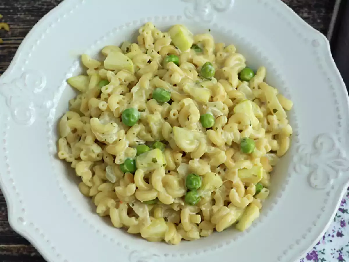 Risotto z makaronem coquillettes, groszkiem, cukinią i serkiem czosnkowo-ziołowym - zdjęcie 4
