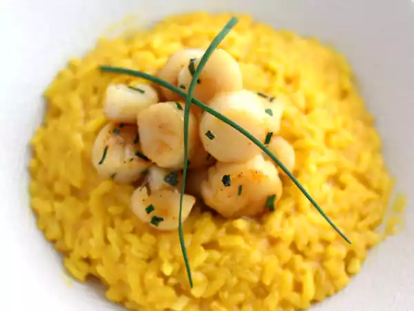 Przepis Risotto z przegrzebków z szafranem